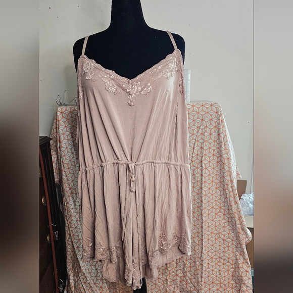 Mauve City Chic EUC romper - Picture 2 of 7